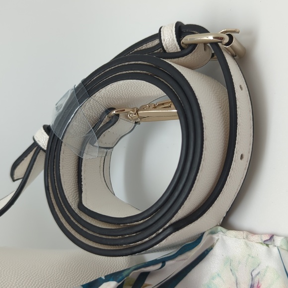 Kelly and Katie ivory purse satchel handbag crossbody - Picture 5 of 10